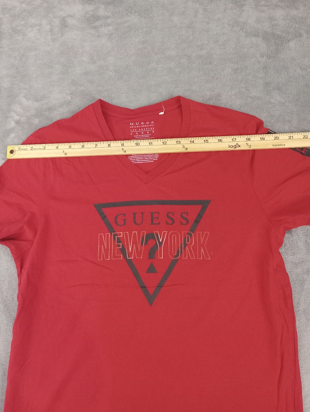 GUESS Men’s Red V-Neck Logo Tee Size Large - Picture 4 of 9